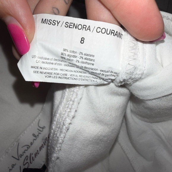 Gloria Vanderbilt Amanda Capris (2 pairs one white & one denim) - Picture 5 of 10